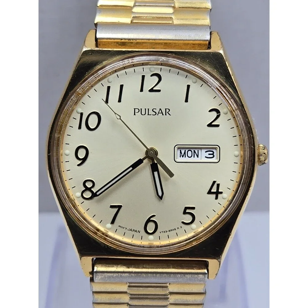 Vintage Pulsar Mens Gold Tone Day Date Luminous Quartz Stretch Watch New Battery